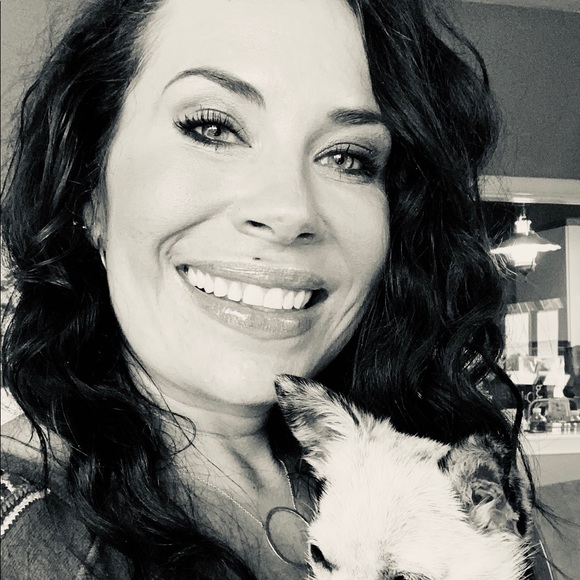 Meet your Posher, Jessica - Picture 1 of 2